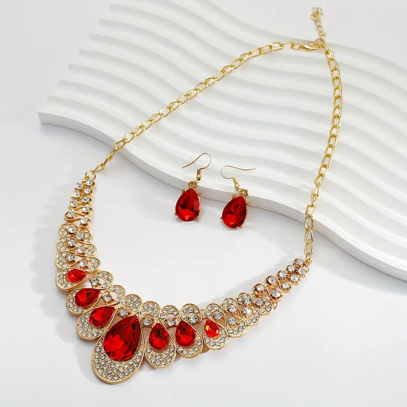 Marlena – A gold and ruby necklace with a bold character.