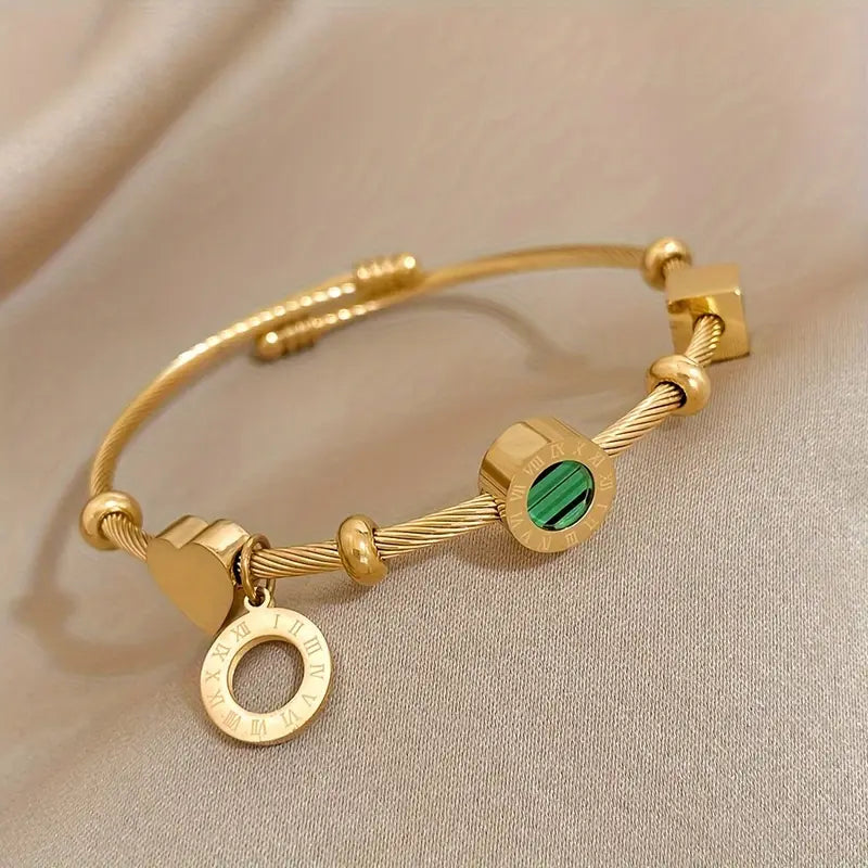 Annika – Gold bracelet with delicate links.