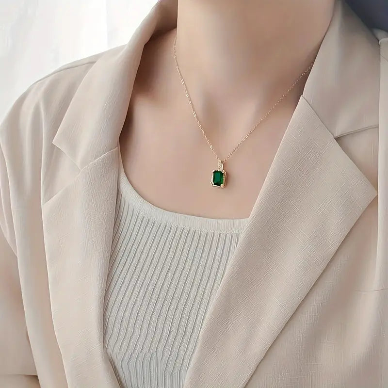 Miriam – Gold necklace with emerald pendant.