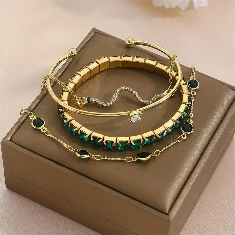 Johana – Bracelet with a playful design.