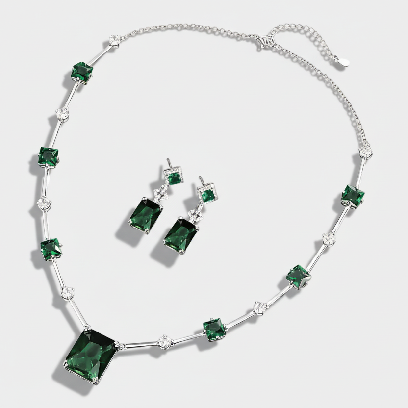 Alena – Emerald necklace with a transparent structure.