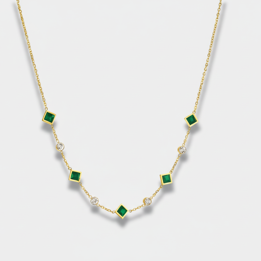 Alena – Gold necklace with a delicate emerald.