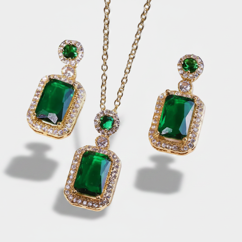 Kateřina – Emerald earrings with frame setting.