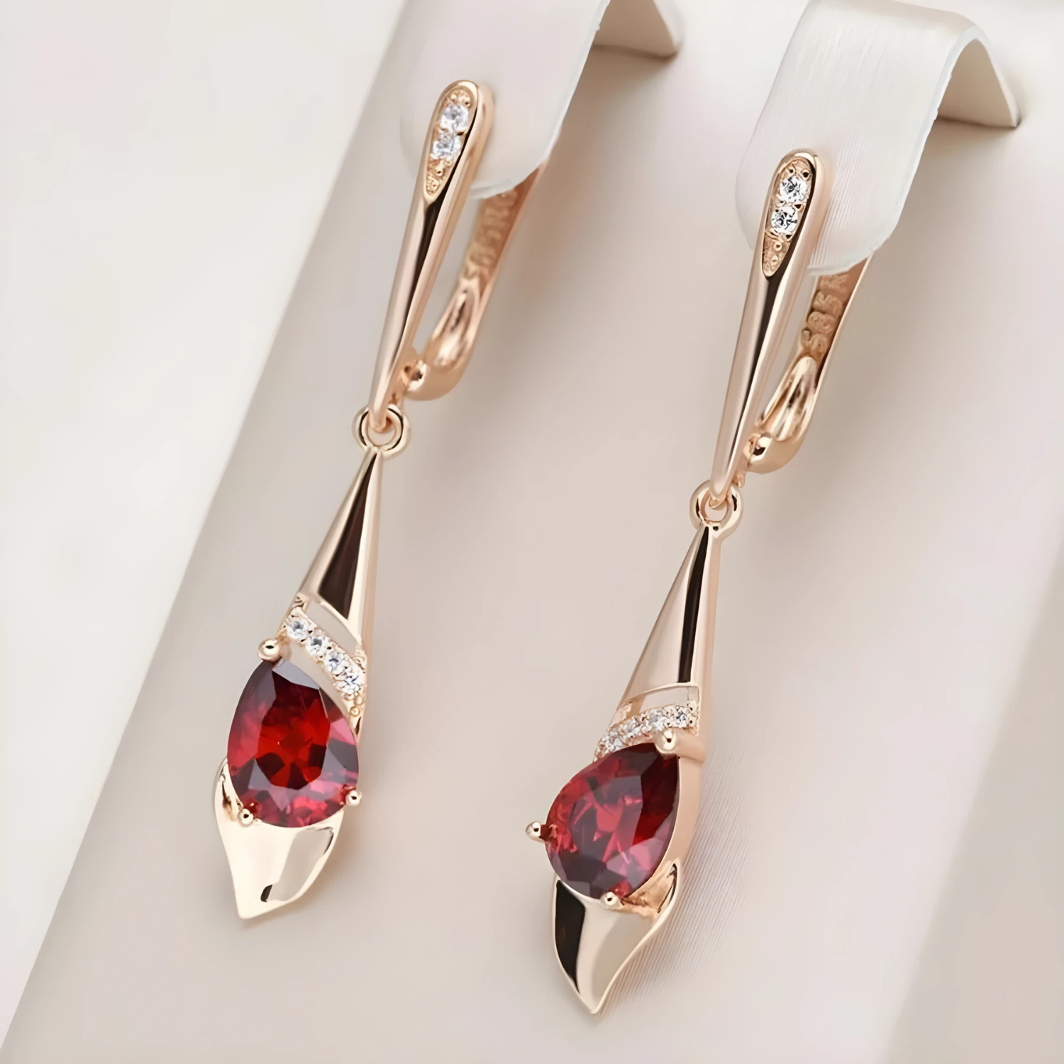 Juliána – Ruby earrings with drop stone.