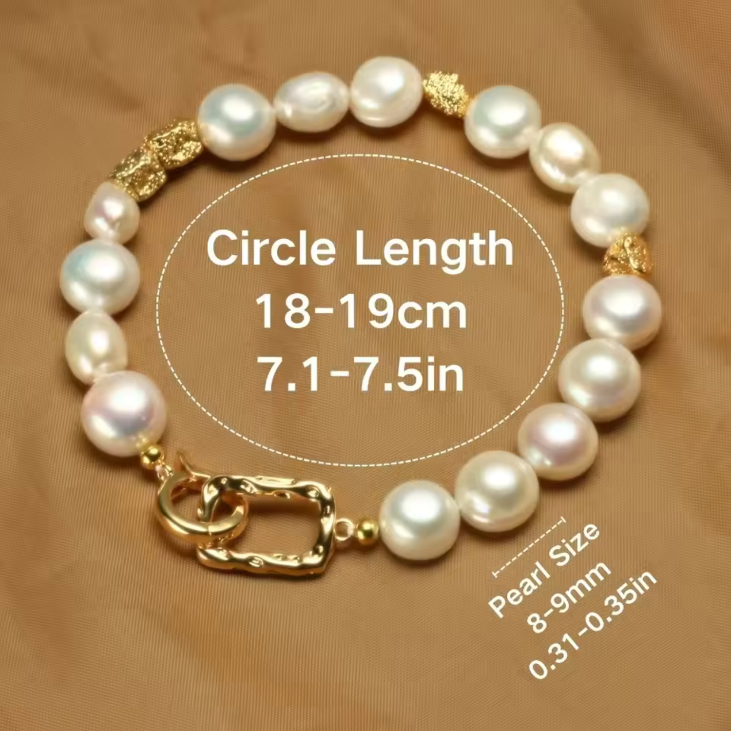 Hope – Gold earrings with pearls and a clear silhouette.