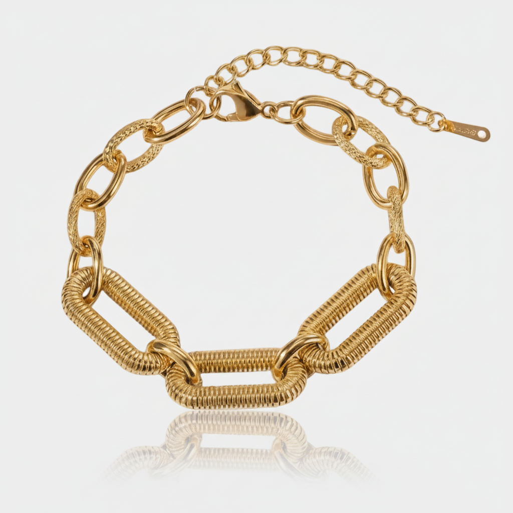 Klára – Gold bracelet with a narrow design.