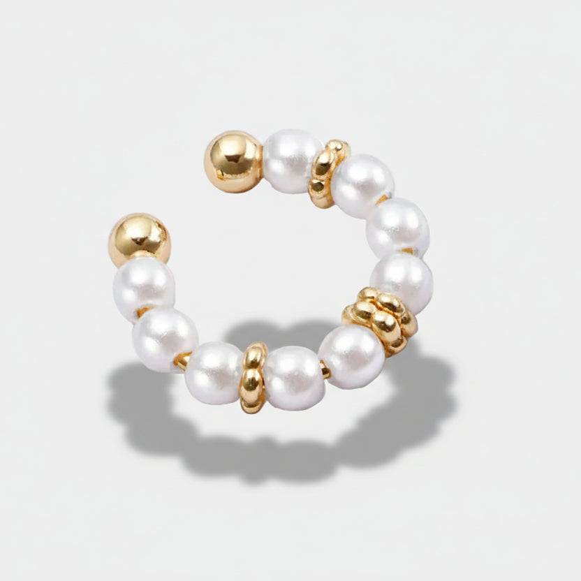 Tereza – Gold necklace with a pendant pearl.