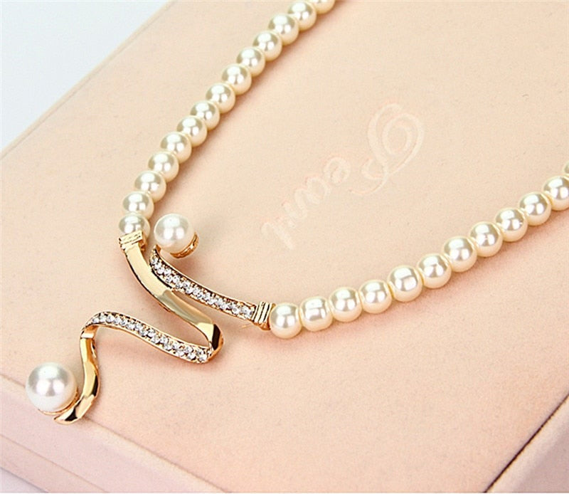Susanna - Natural pearl necklace and earrings set