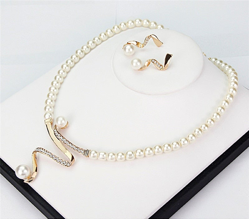 Susanna - Natural pearl necklace and earrings set
