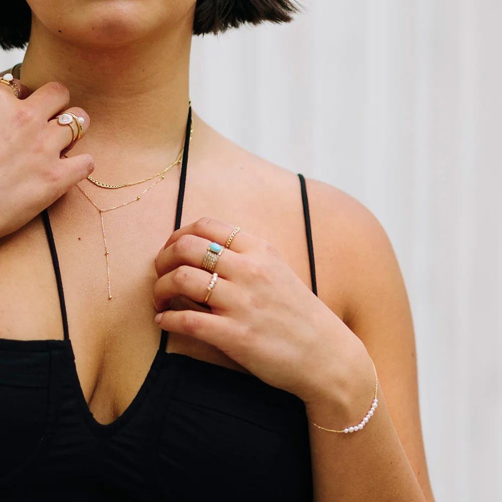 Helena – Anello placcato oro con perle.