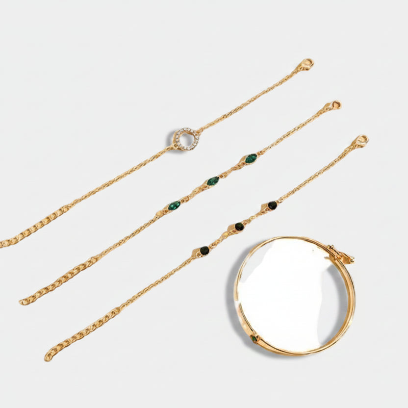 Marisa – Emerald bracelet with gold setting.