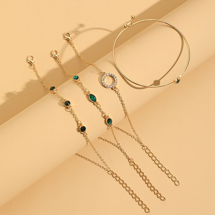 Marisa – Emerald bracelet with gold setting.