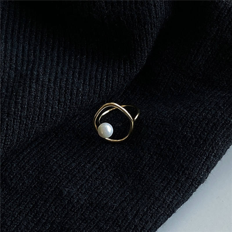 Greta – Gold-plated ring with pearl.