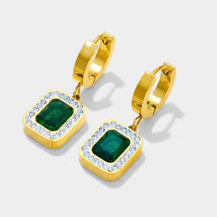 Amara – Jewel with emerald and pearl.