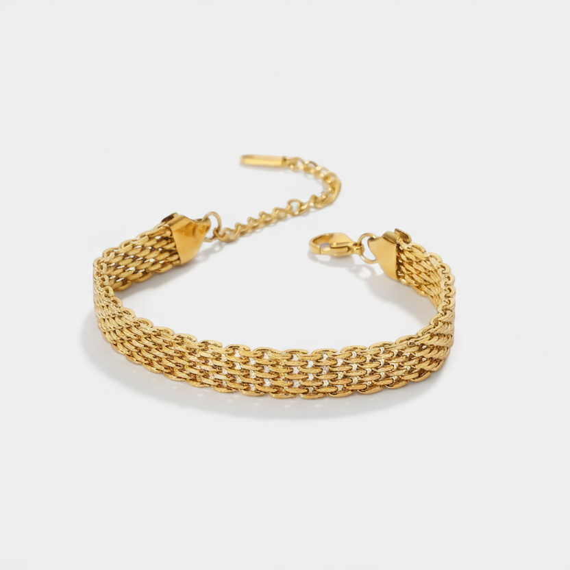 Lena – A delicate bracelet with a simple silhouette.