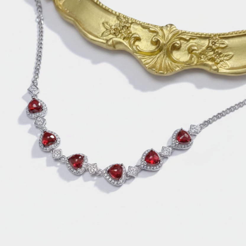 Monika – Ruby necklace with a delicate shade.