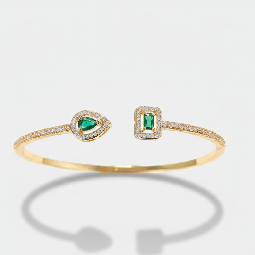 Klára – Open bracelet with emerald ends.