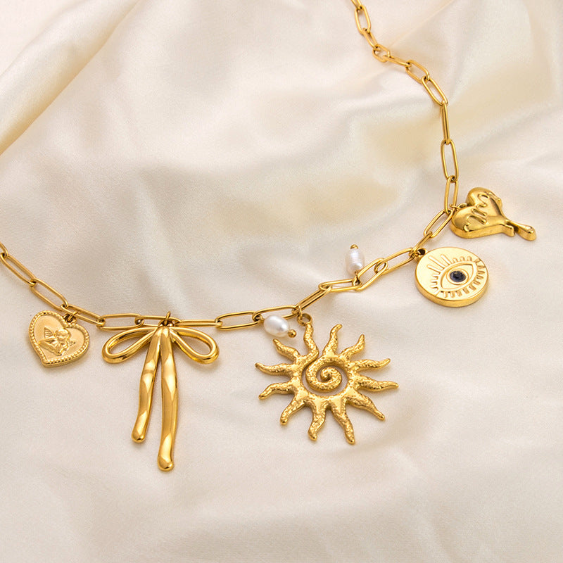 Emilie – Delicate gold necklace with small pendants.
