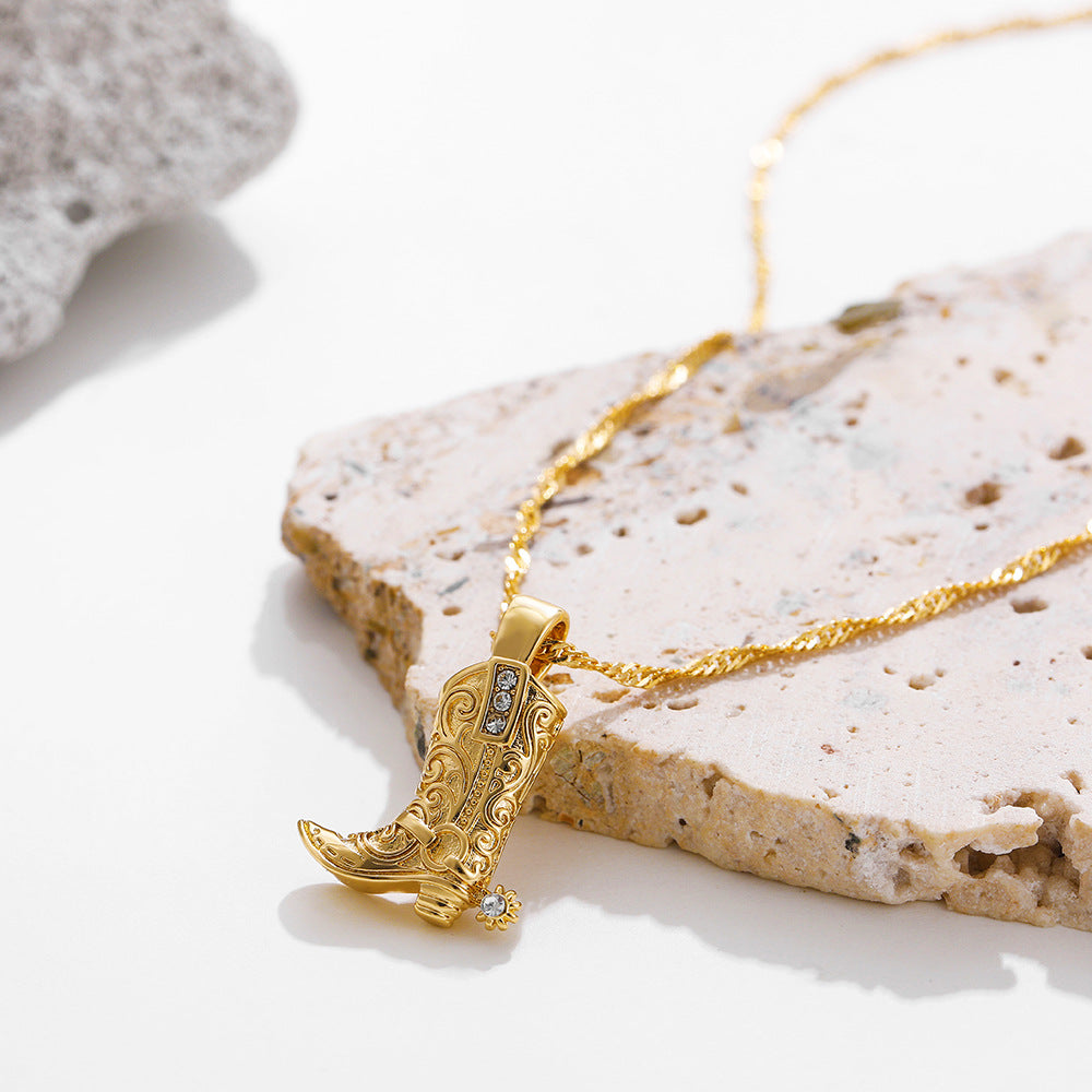 Johana – Delicate necklace with enchanting gold pendants.