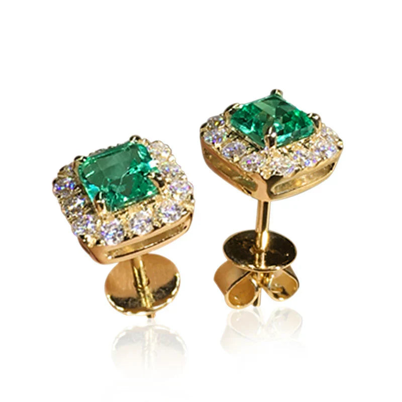Luisa – Emerald earrings with gold finishes.