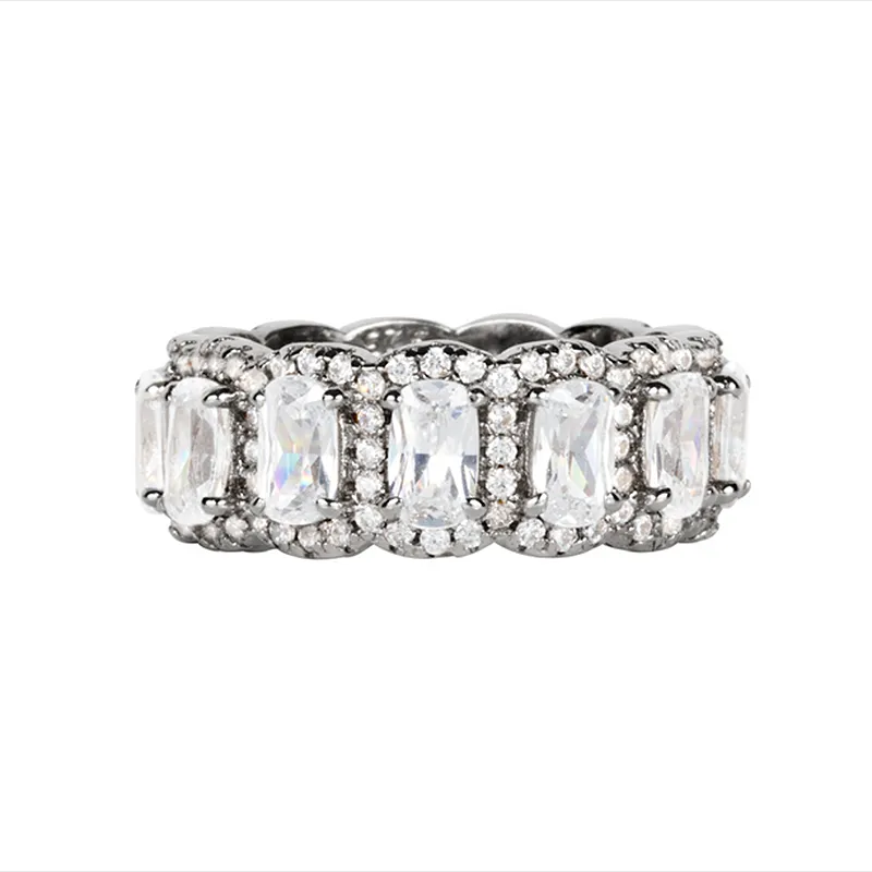 Leona – Three-row sparkling diamond ring.