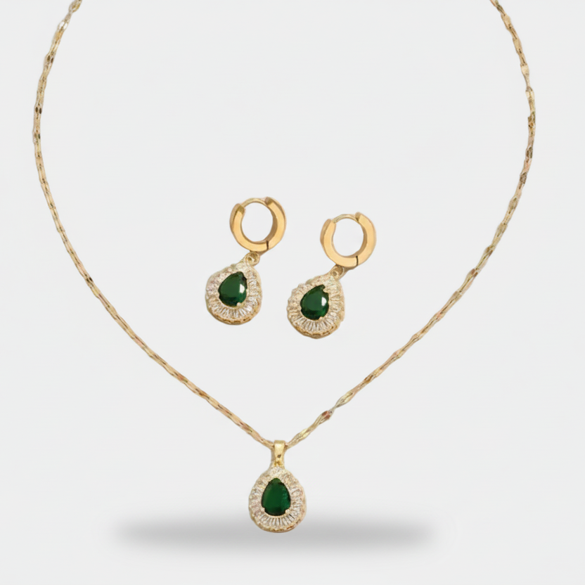 Helena – Emerald set with gold accents.