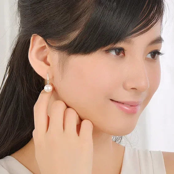 Olivia-Rose – Gold earrings with pearls.