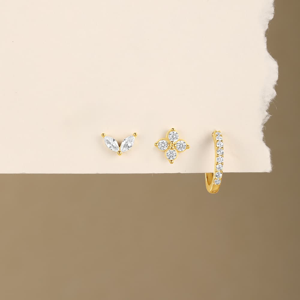 Marlena – Gold earrings with a smooth silhouette.