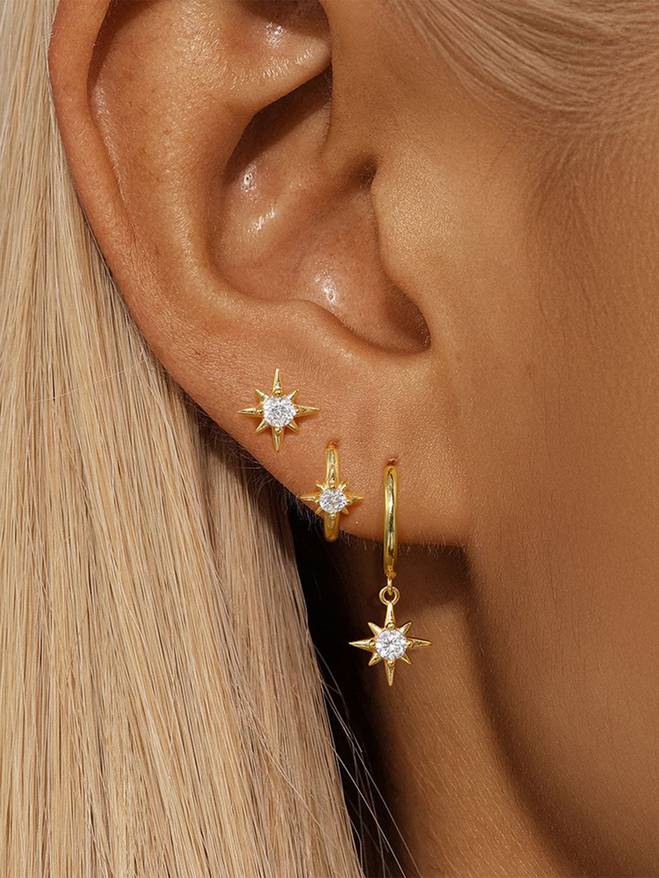 Nadina – Delicately curved gold earrings.