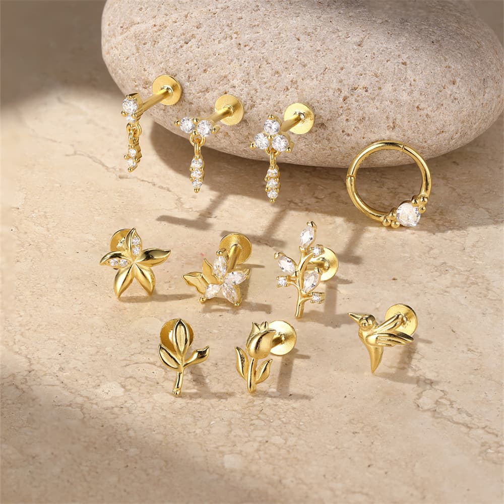 Elisa – golden earrings with geometric accent.