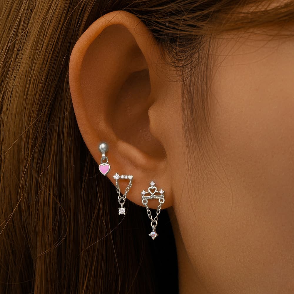 Helena – Gold earrings with a delicate silhouette