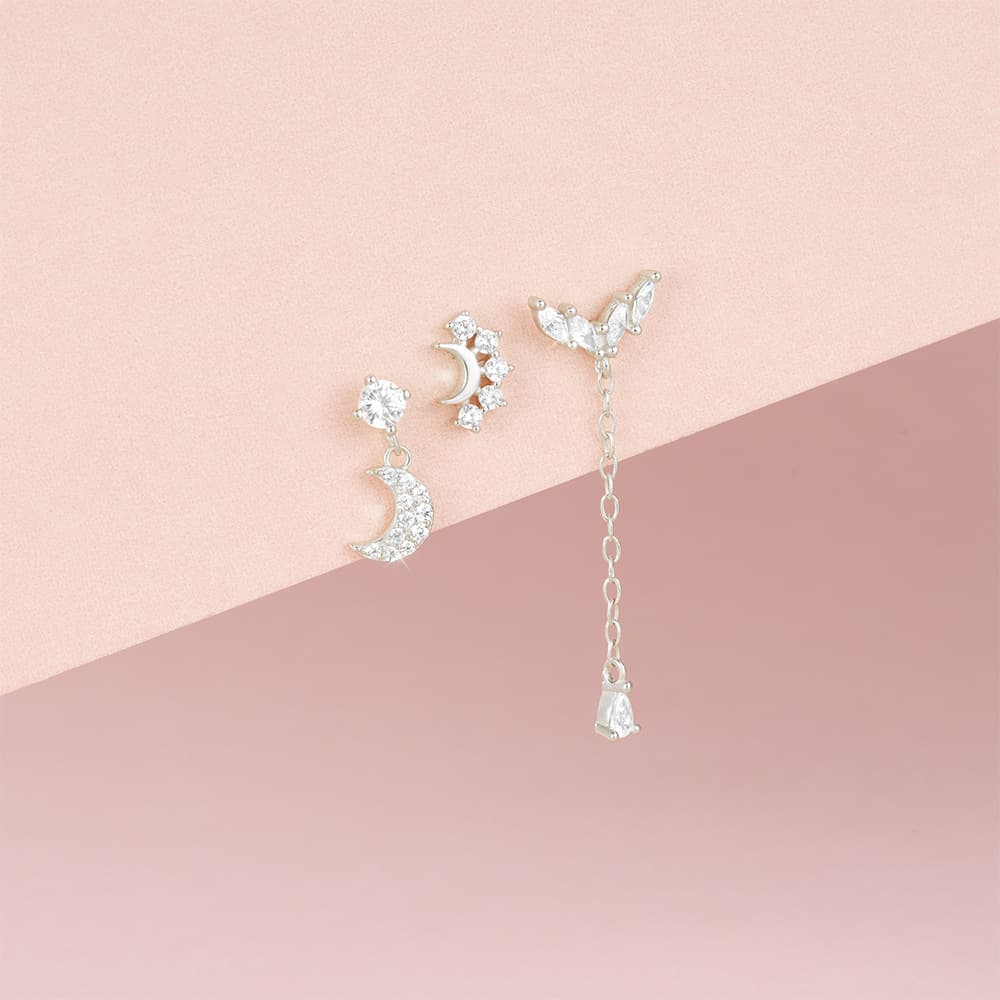 Carla – Gold earrings with a delicate curve.