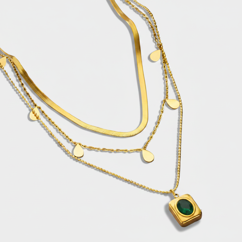 Leona – Emerald necklace with round accents.