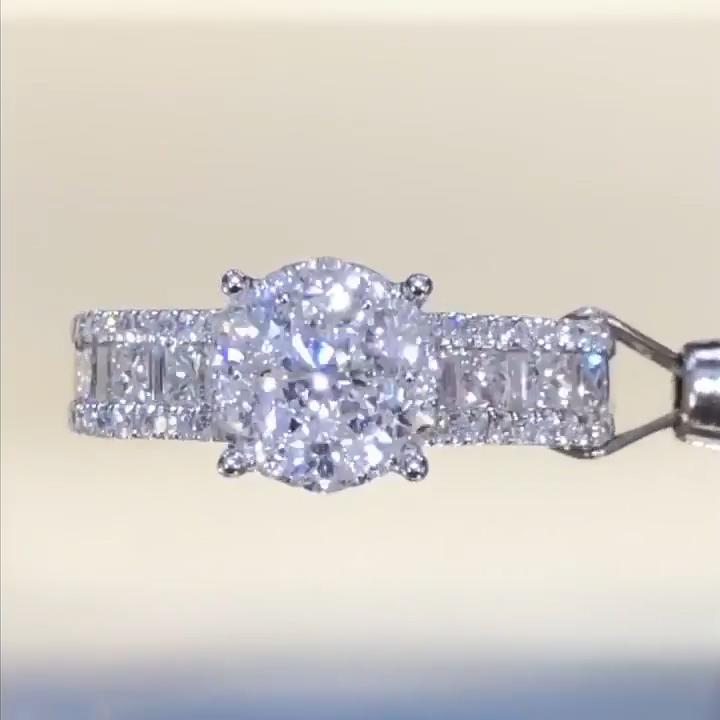 Beatrix – Double ring with pavé setting.