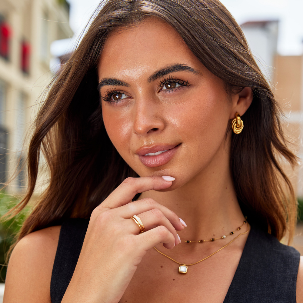 Beatrix – Anello in oro dalla silhouette semplice