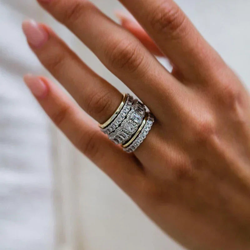 Leona – Three-row sparkling diamond ring.