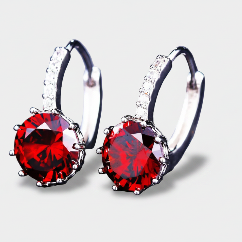 Zita – Silver rings with ruby pendant.