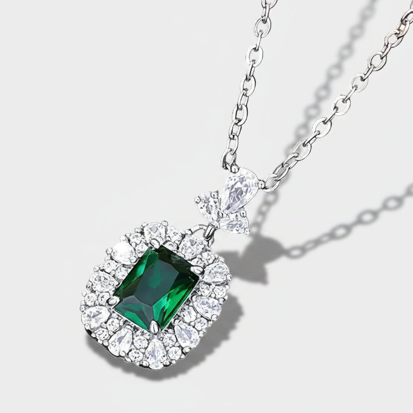 Elina – Silver pendant with emerald crown.