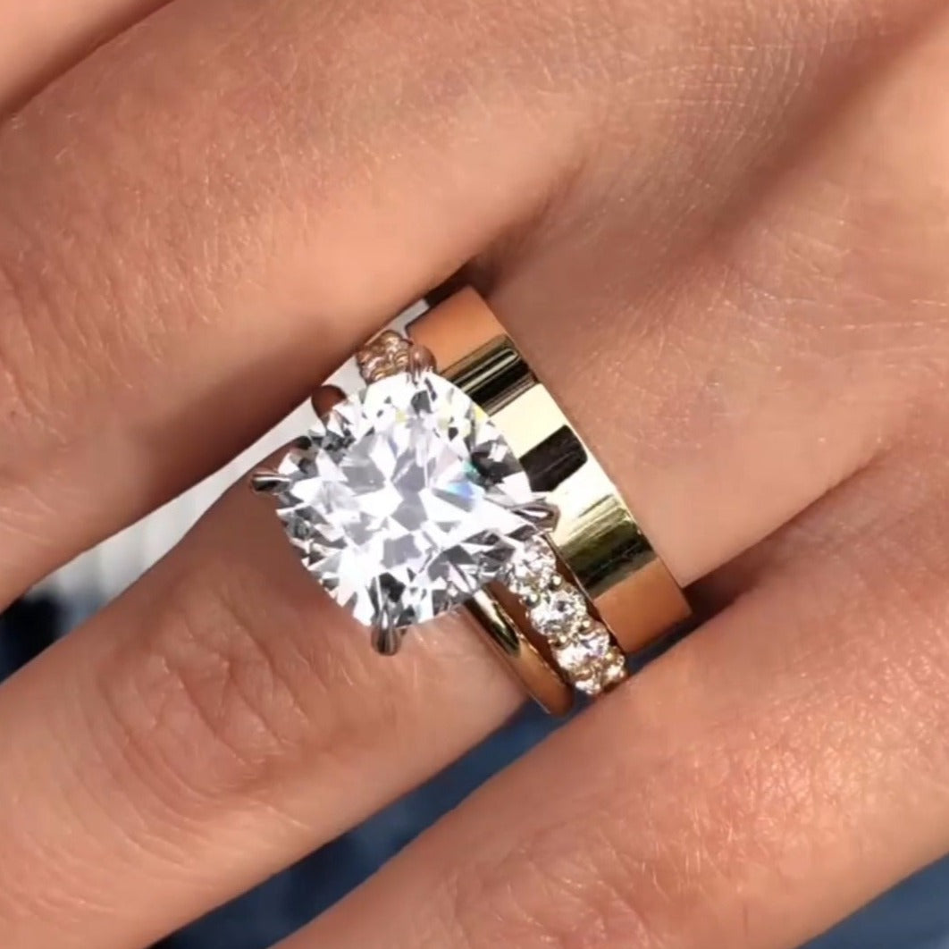 Elisa – Anello con diamante e montatura solitario.