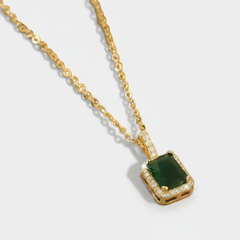 Miriam – Gold necklace with emerald pendant.