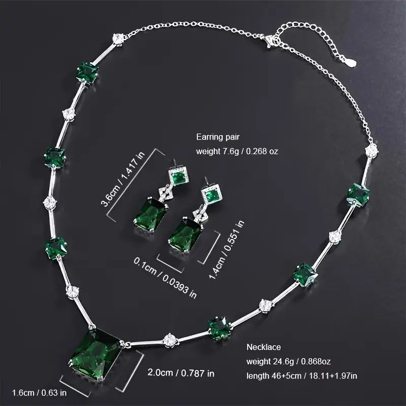 Alena – Emerald necklace with a transparent structure.