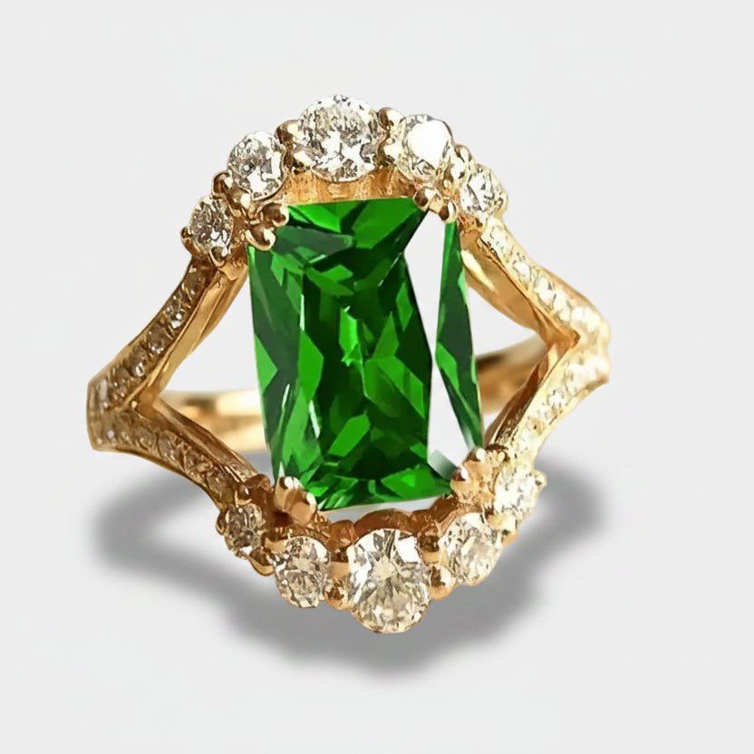 Amara – Ring with large emerald