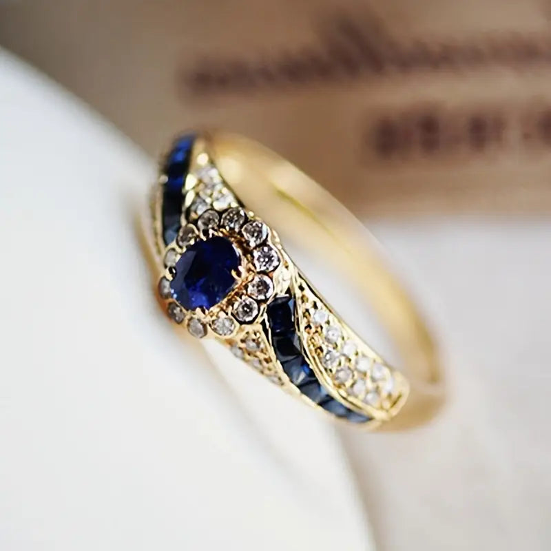 Beatrix – Gold-plated ring with double stone.