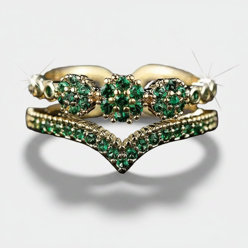 Marisa – Emerald ring with sparkling accents
