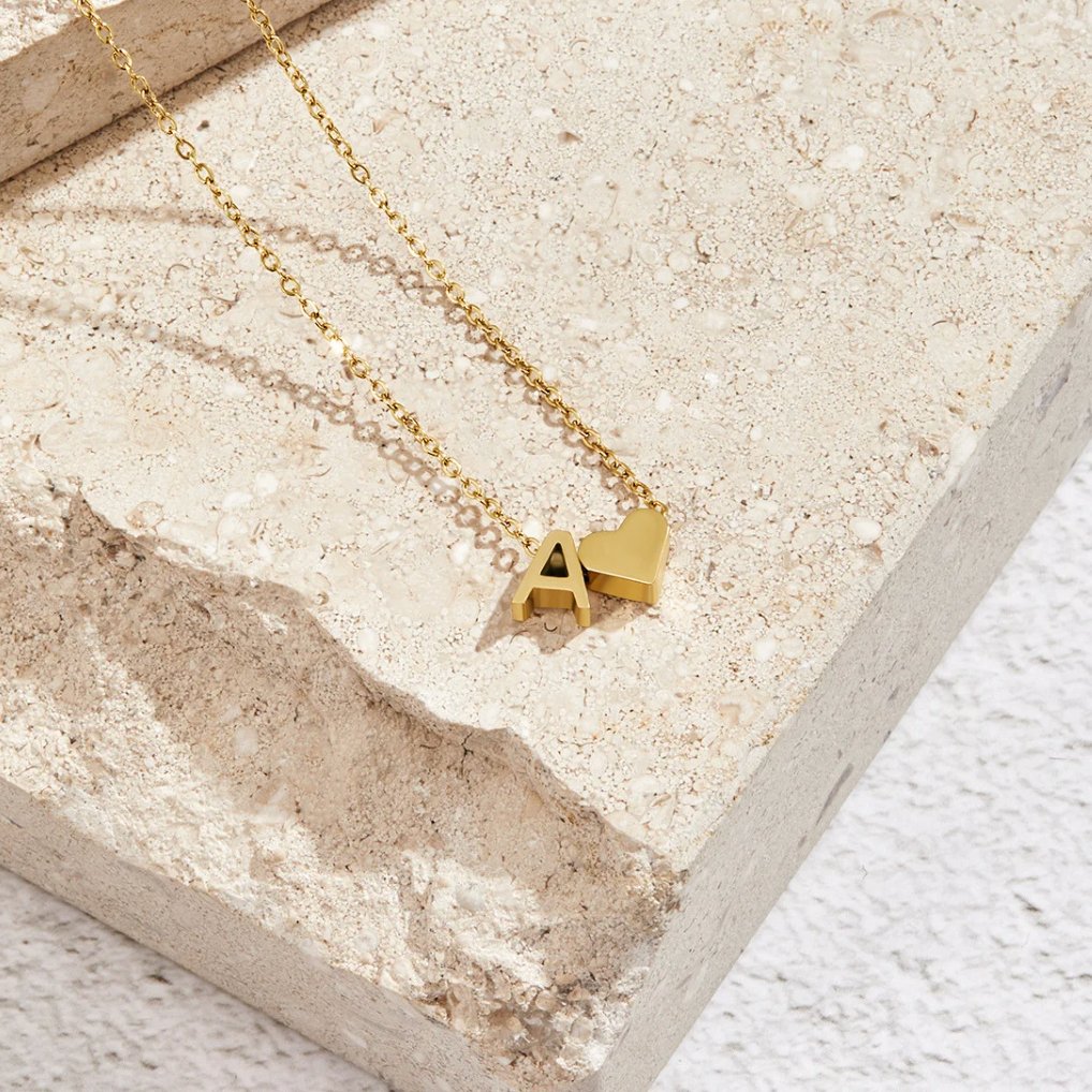 Nina - Gold V-Necklace.