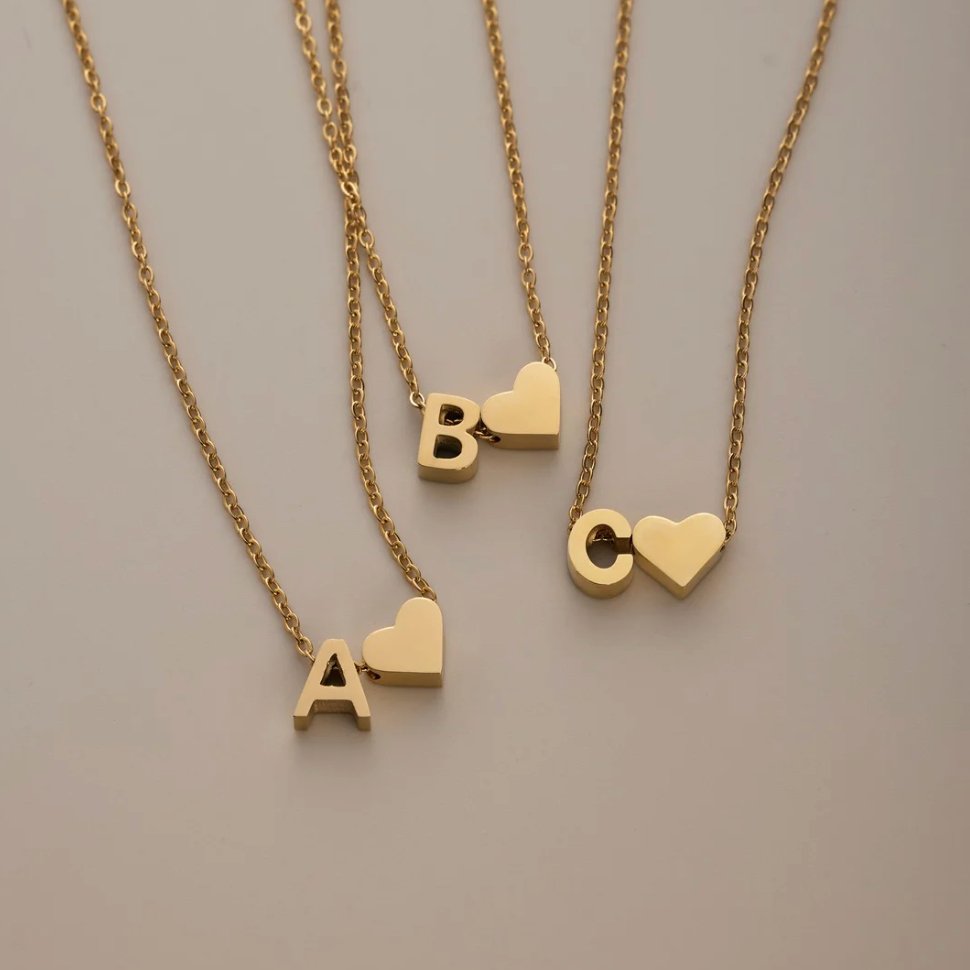 Nina - Gold V-Necklace.