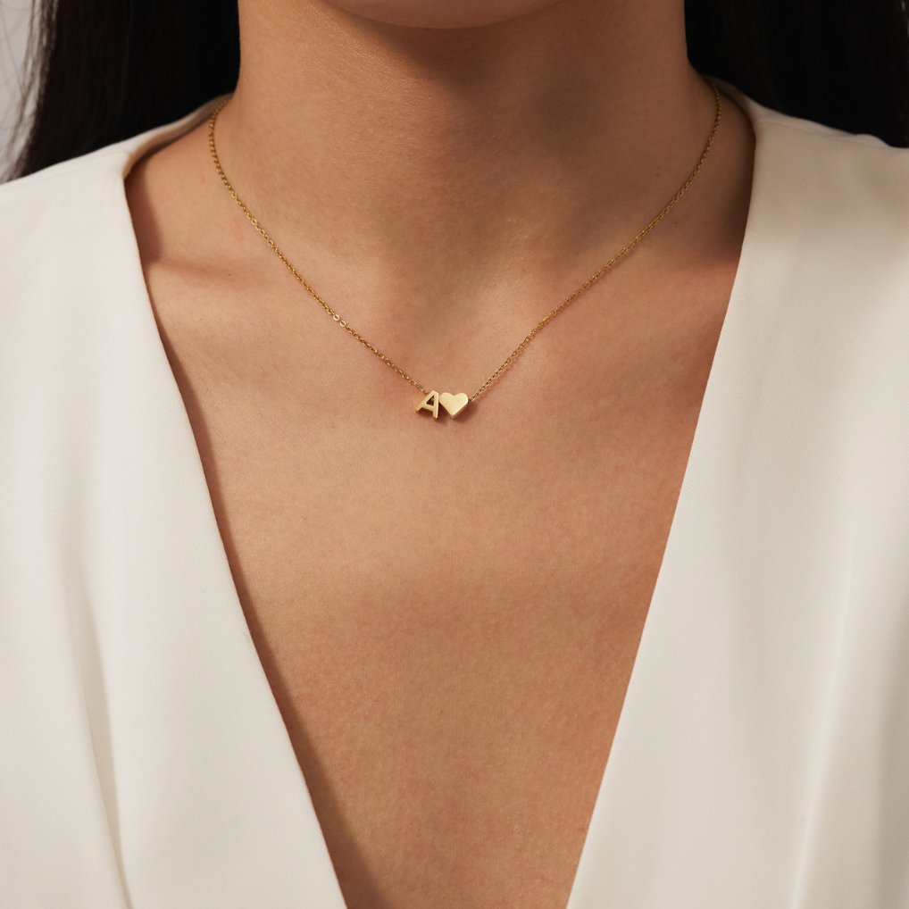 Nina - Gold V-Necklace.