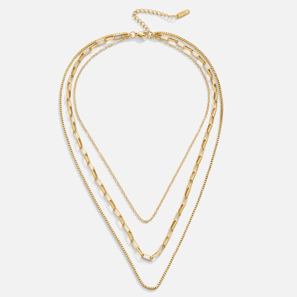 Josefína – Three-layer gold necklace with delicate links.