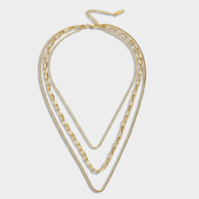 Josefína – Three-layer gold necklace with delicate links.