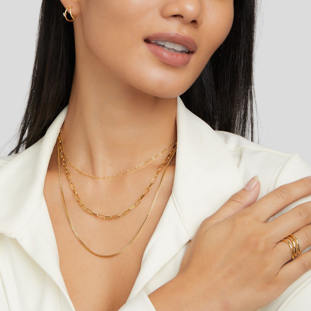 Josefína – Three-layer gold necklace with delicate links.
